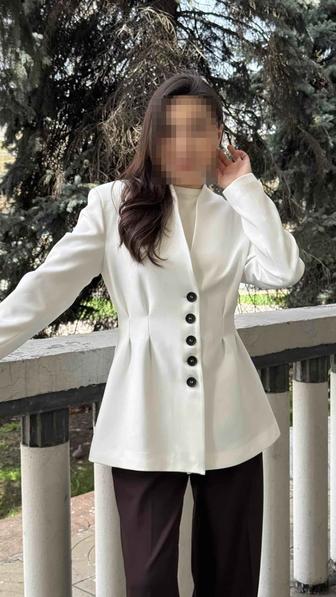 Продам пиджак белый