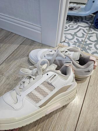 Продам кроссовки Adidas оригинал