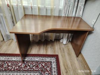 Продам стол компьютерный