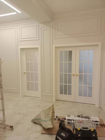 Установка межкомнатных дверей врезка замков, доборов и плинтуса