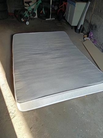 Отдам матрас двухспальный, 195 на 145, б/у, в хорошем состоянии. Бесплатно