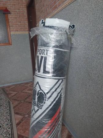 Боксерский груша и боксерский перчатках