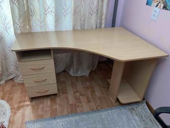 Стол компьютерный