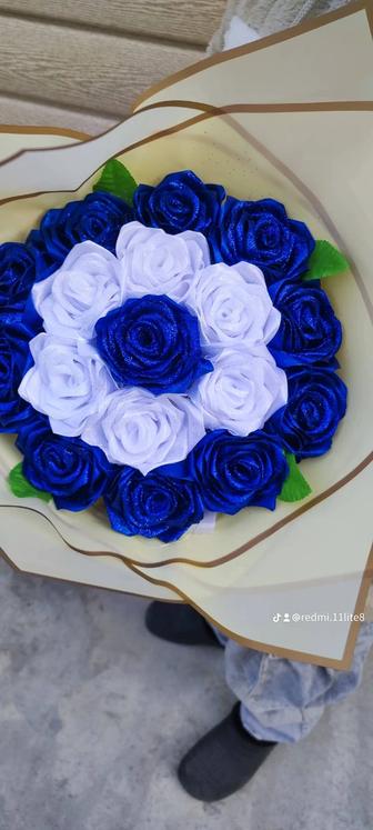 Розы из атласной ленты