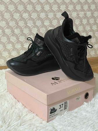 Турецкие зимние кроссовки 37 размер