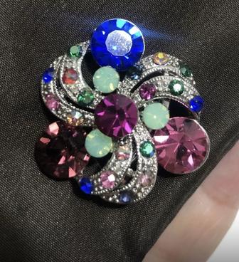 Брошка современная работа не носили