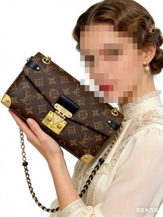 Сумка Louis Vuitton Favorite
Эта сумка из классической серии LV Favorite