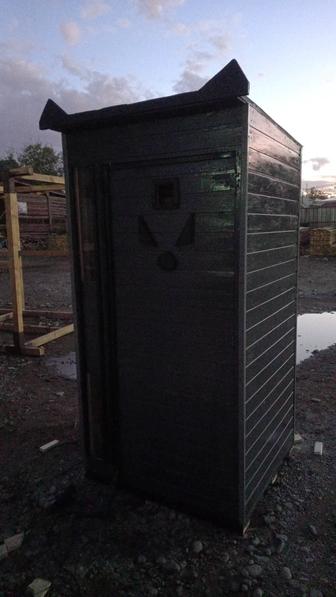 Туалет уличный из лиственницы вагонки в стиле Женщина кошка