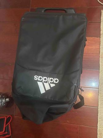 Продам Чемодан Адидас оригинал