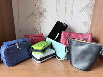 Женские сумки и клатчи