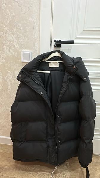 Женская куртка черного цвета