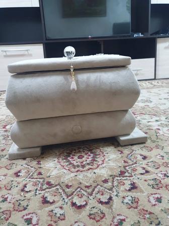 Продается велюровая шкатулка