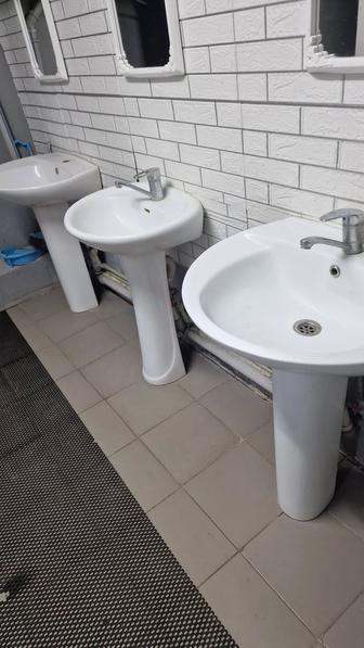 Продам раковины с пьедесталом и с смесителей, водонагреватель унитаз
