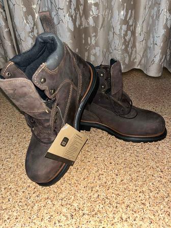Продам спецобувь RedWing