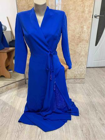 Платья вечерние