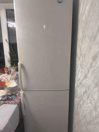 Продам б/у холодильник