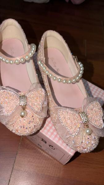 Детские туфли