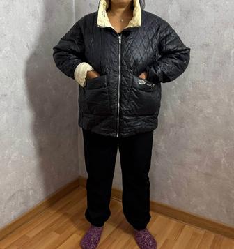 Продам осеннюю женскую куртку 4xl на 56 размер