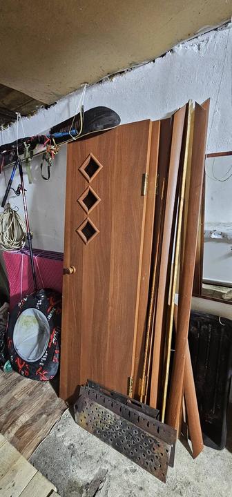 Продам двери 3шт. 2с ромбом,1без