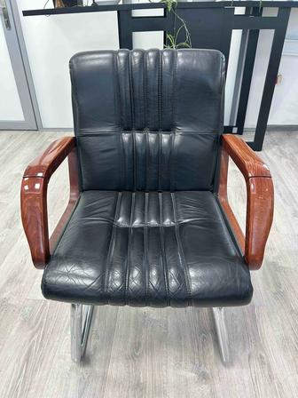Продаем кожаные стулья, кресла