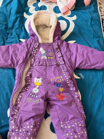 продам детские комбинезоны весенние и зимние