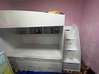 Двухъярусная кровать