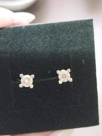 Продам пуссеты с бриллиантами