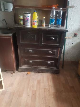 Продажа старой мебели шкафы.серванты.комоды.