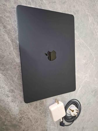 Macbook m2 air 256гб 2022 года Состояние идеальное.