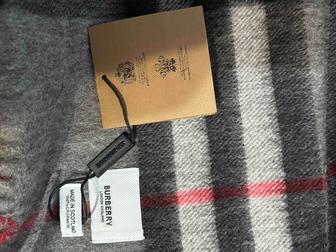 Шарф от бренда Burberry