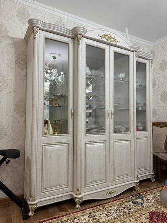 Сервант отличное состояние есть торг