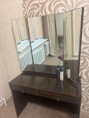Продам косметический столик