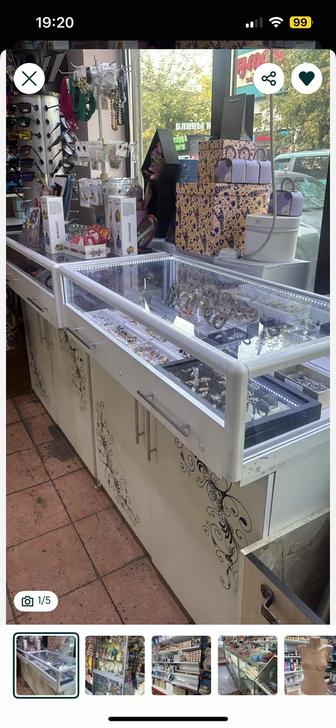 Продам витрину для украшений и мелочей