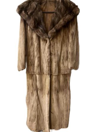 Норковая длинная шуба с капюшоном