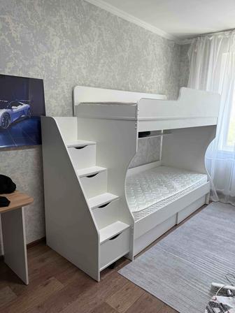 Детская двухъярусная кровать