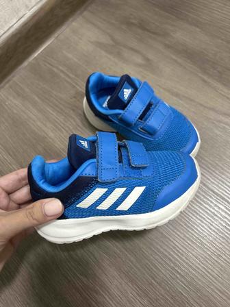 Продам детские кроссовки adidas