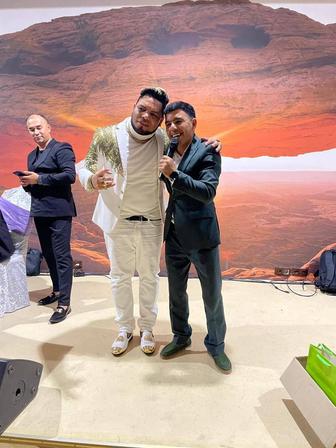 Кубинец ведущий певец