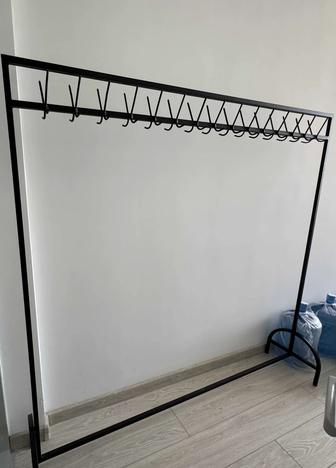 Продам вешалку для верхней одежды