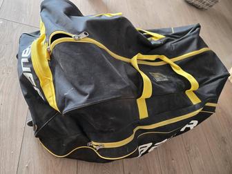 Продам б/у хоккейную форму с сумкой (без коньков).