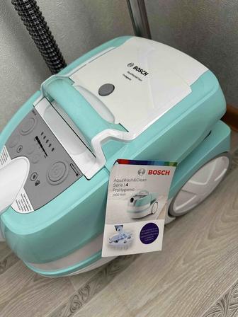 Пылесос моющий Bosch BWD420HYG
