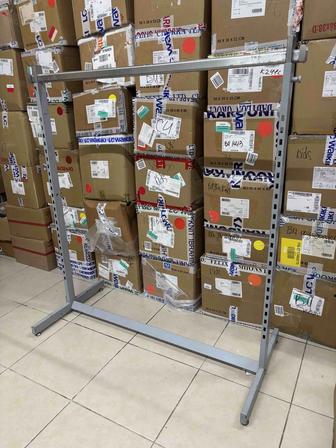 Продается стойка для развески товаров.