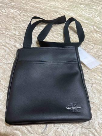 Новая оригинальная кожаная сумка Calvin Klein