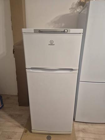 Продам холодильник Indesit