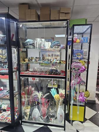 Витрина выставочная для магазина стеклянная бу