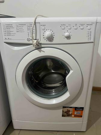 Продам стиральную машину Indesit IWSB5105