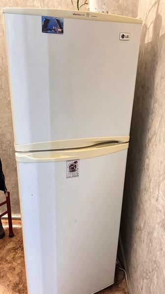 Продаю холодильник