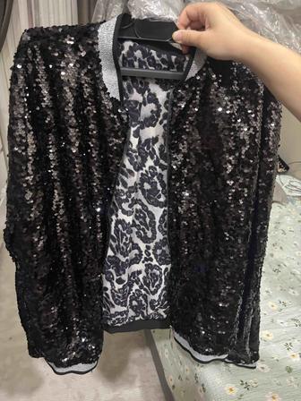 Продам бомбер новый