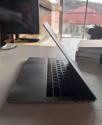 Продам Macbook pro / touch bar / 2018 / 13 inch