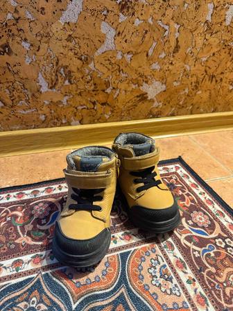 Детская ботинка для мальчика