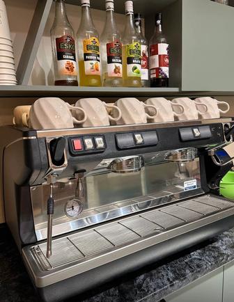 Кофемашина и кофемолка (Италия) профессиональная почти новая